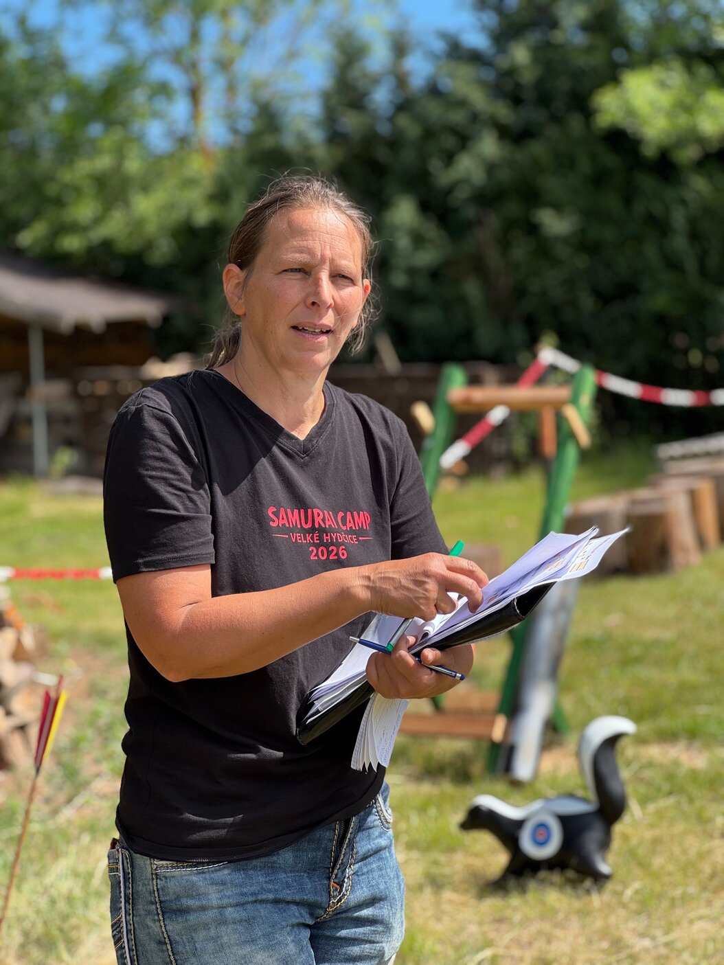 Zielscheiben bei einem Bogenschießturnier im Freien